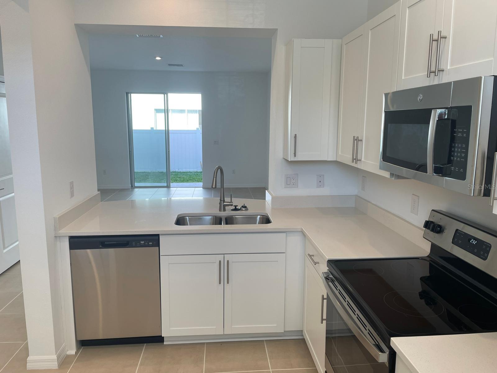 6330 FAIRMONT LN — photo 5