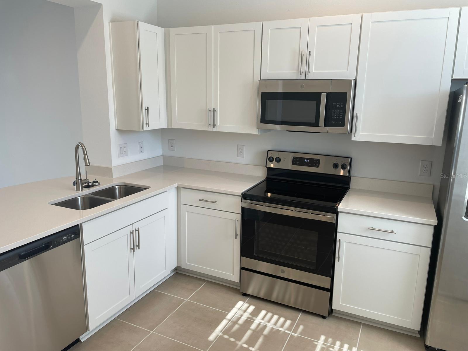 6330 FAIRMONT LN — photo 2