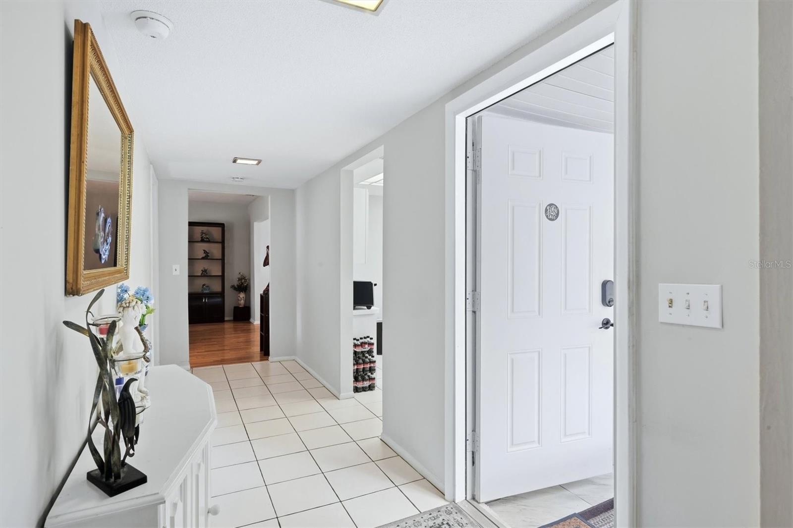 1141 MERLE WAY #14 — photo 4
