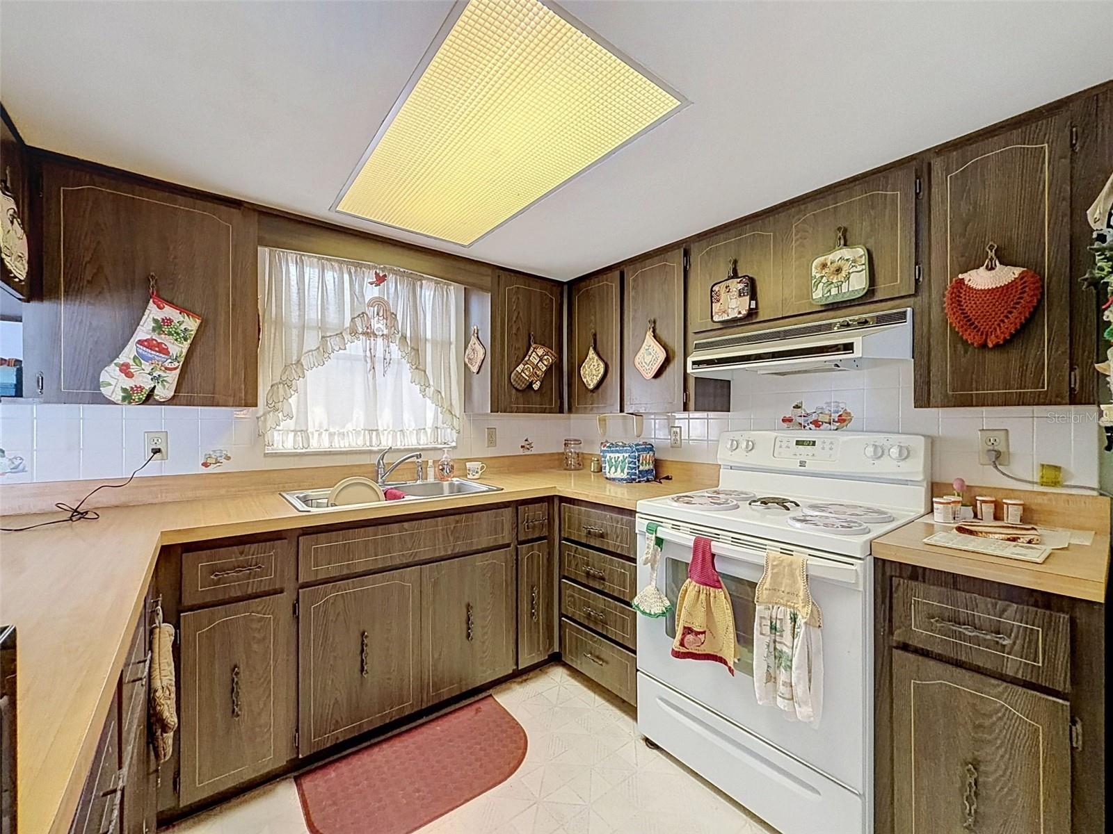 9916 LAKE CHRISE LN — photo 4