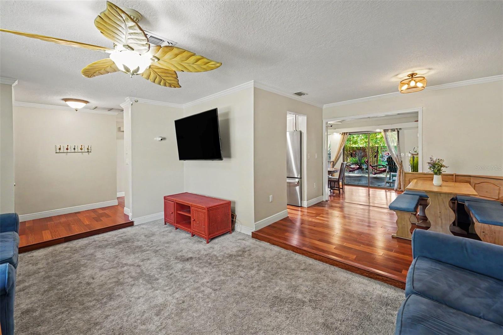 508 WHITE OAK DR — photo 13