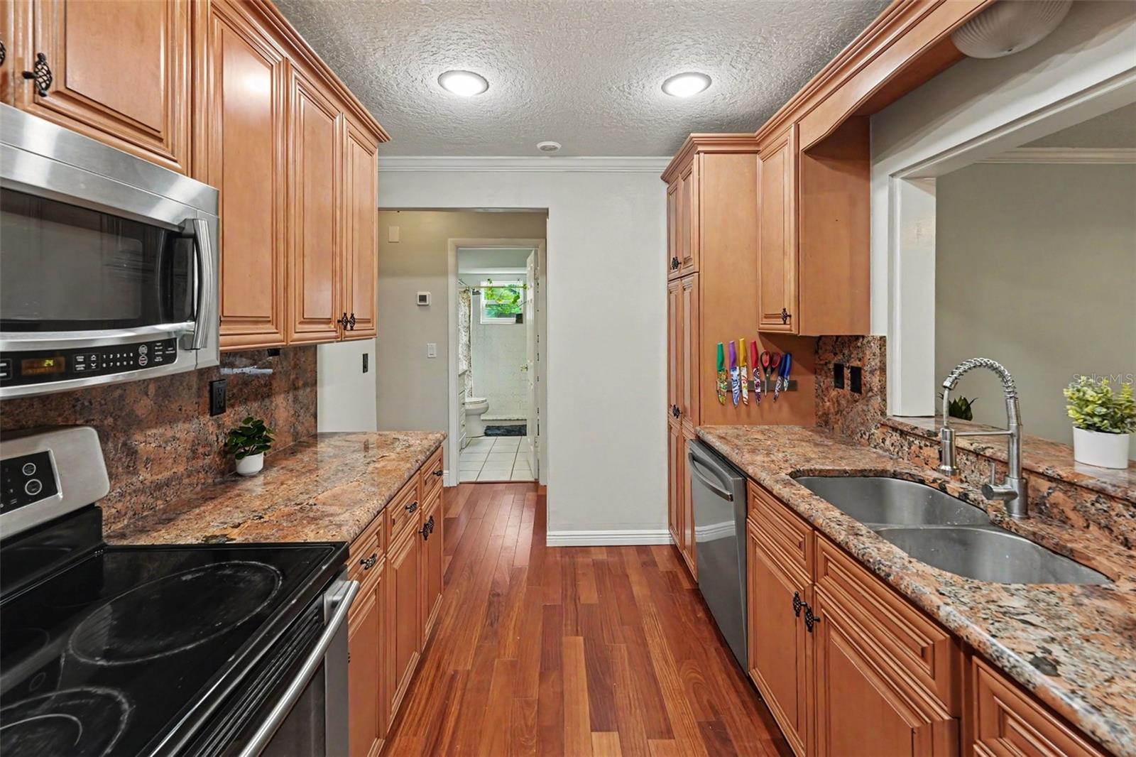 508 WHITE OAK DR — photo 18
