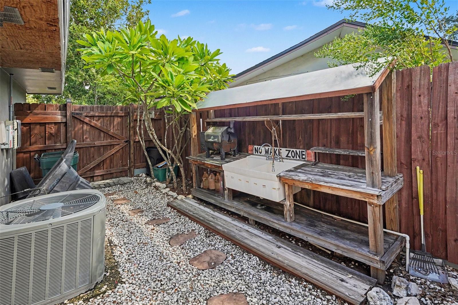 508 WHITE OAK DR — photo 35