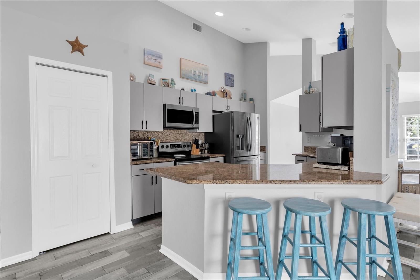 9535 PATRICIAN DR — photo 14