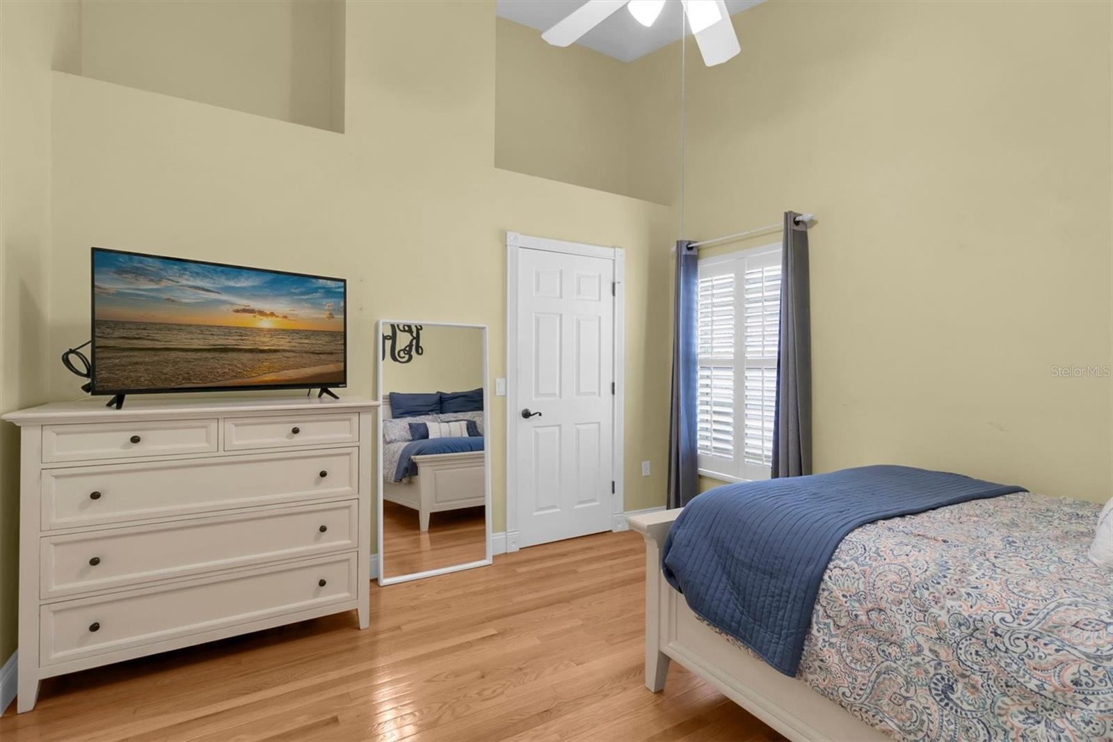 5631 HEREFORD DR — photo 22