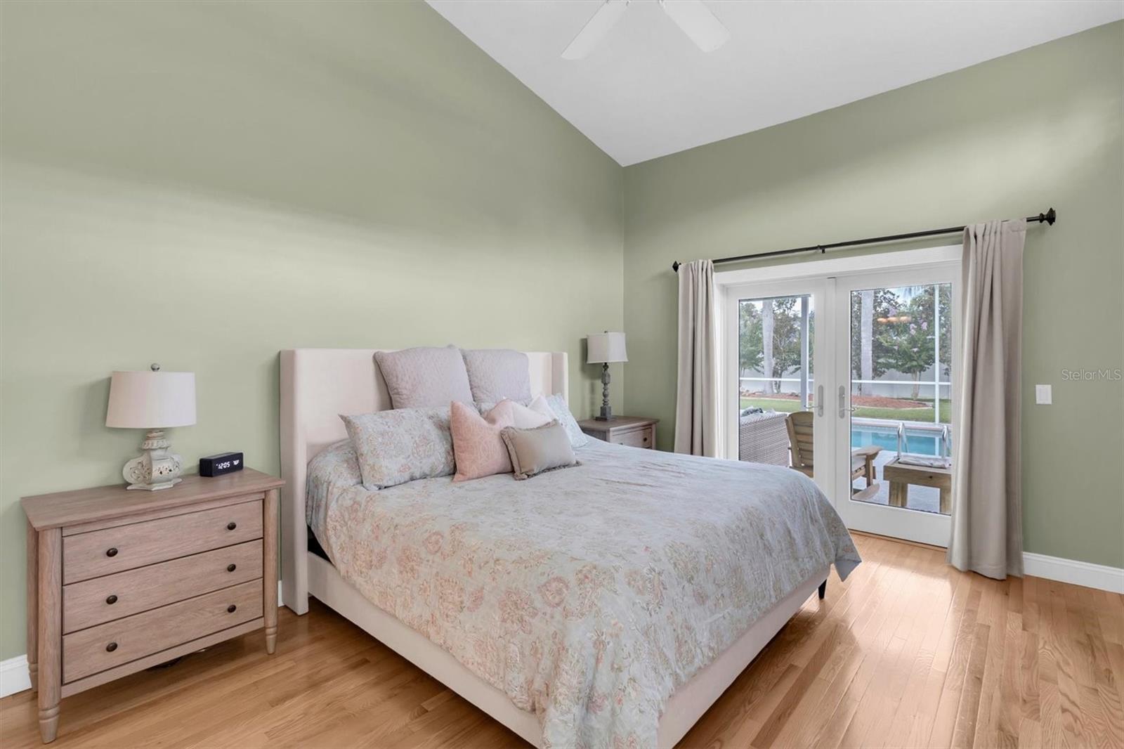 5631 HEREFORD DR — photo 17