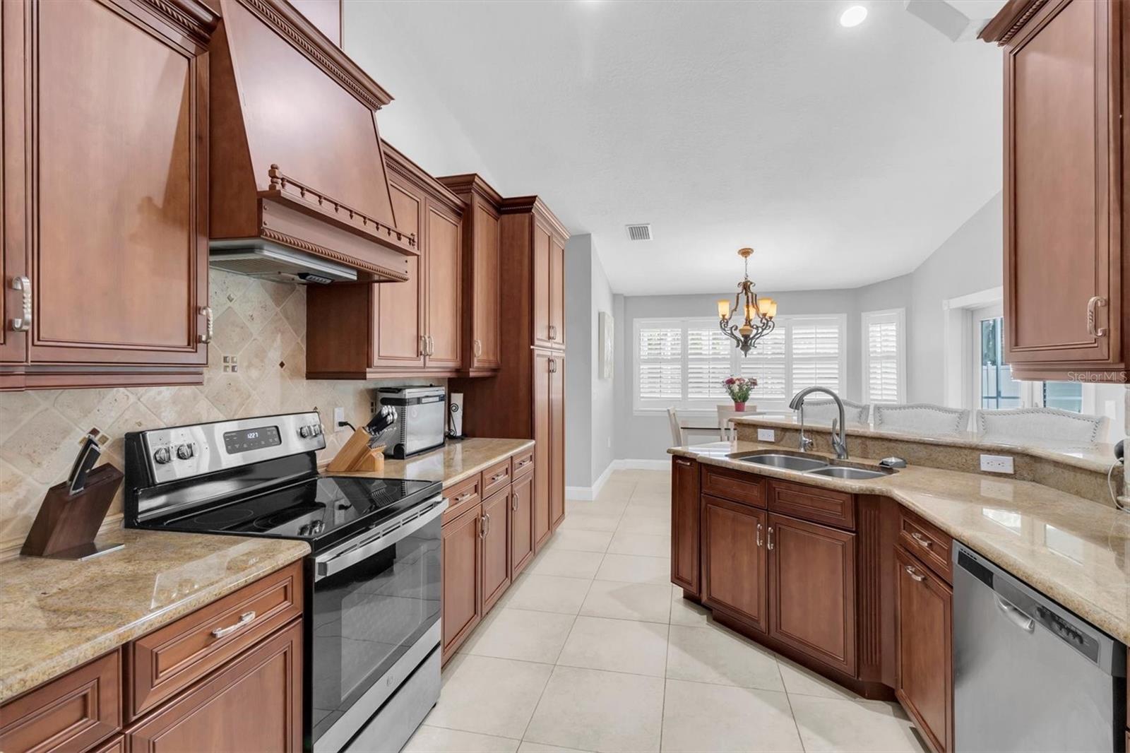 5631 HEREFORD DR — photo 12