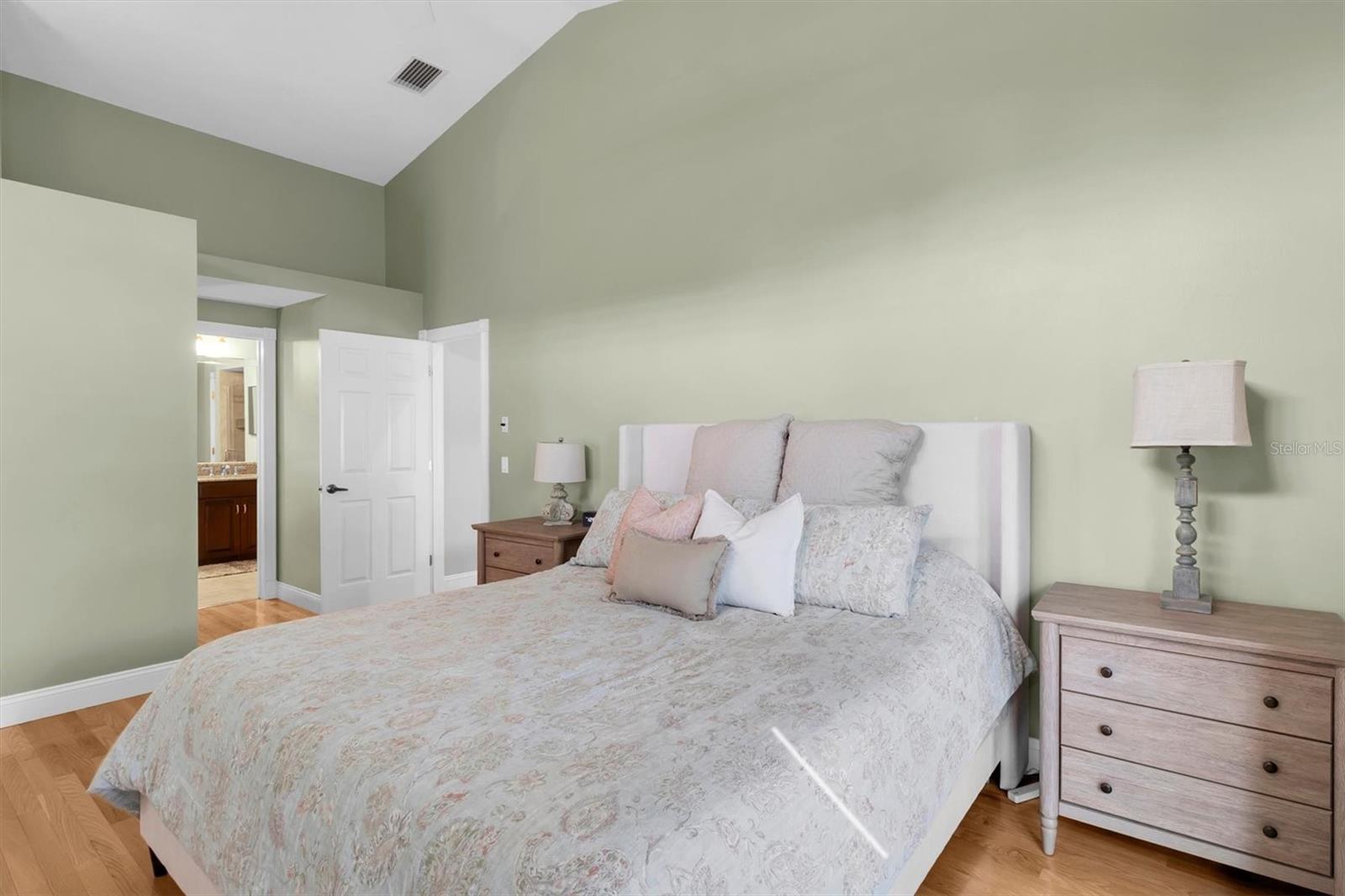 5631 HEREFORD DR — photo 19
