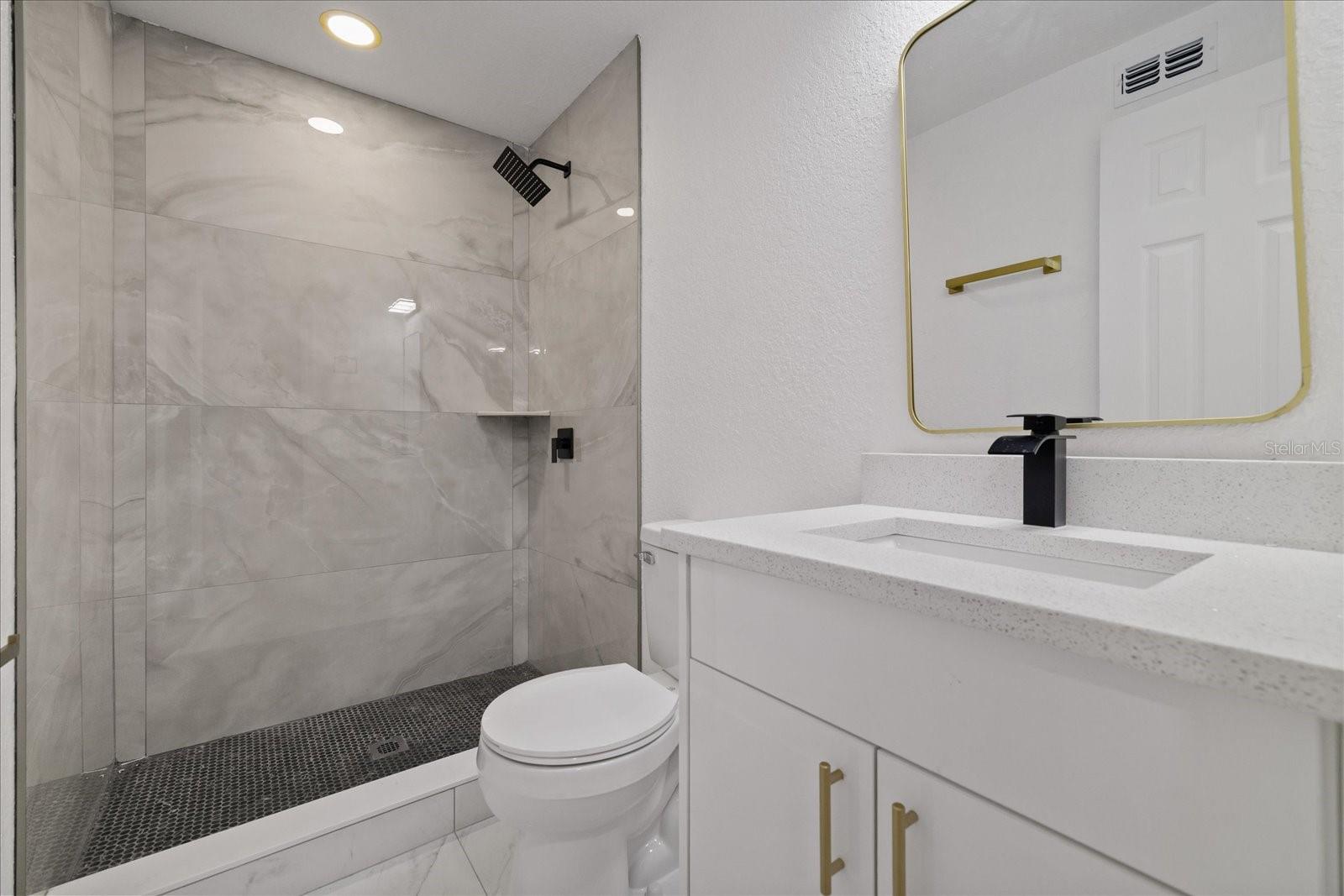 3012 E HANNA AVE — photo 24