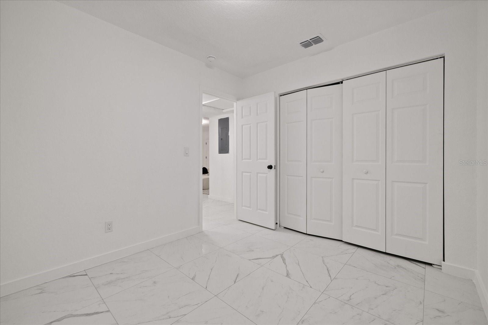 3012 E HANNA AVE — photo 18