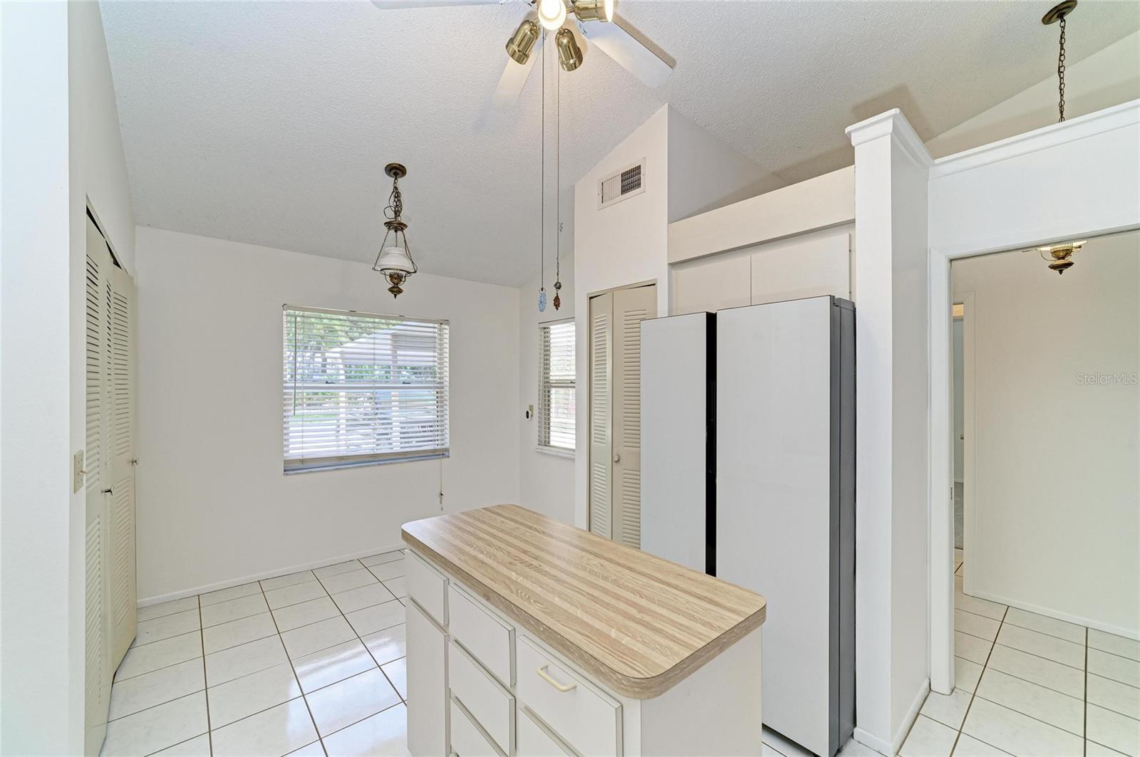 4863 VILLAGE GARDENS DR #186 — photo 9