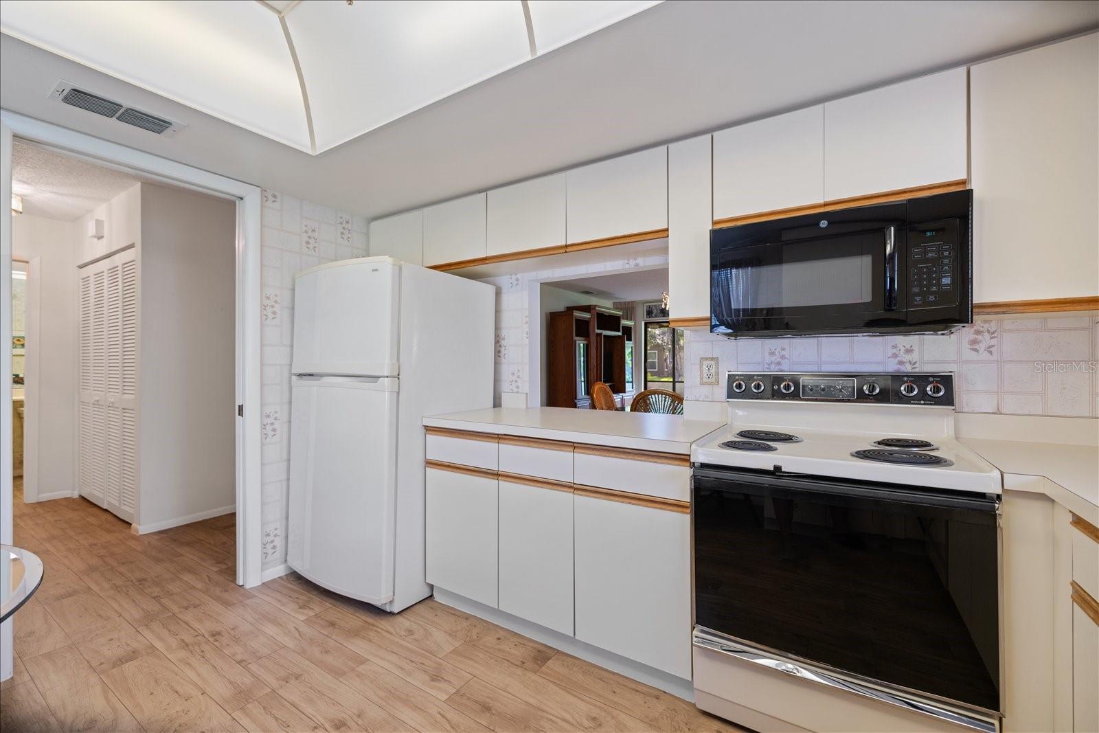 462 OAK HILL CIR #5 — photo 5