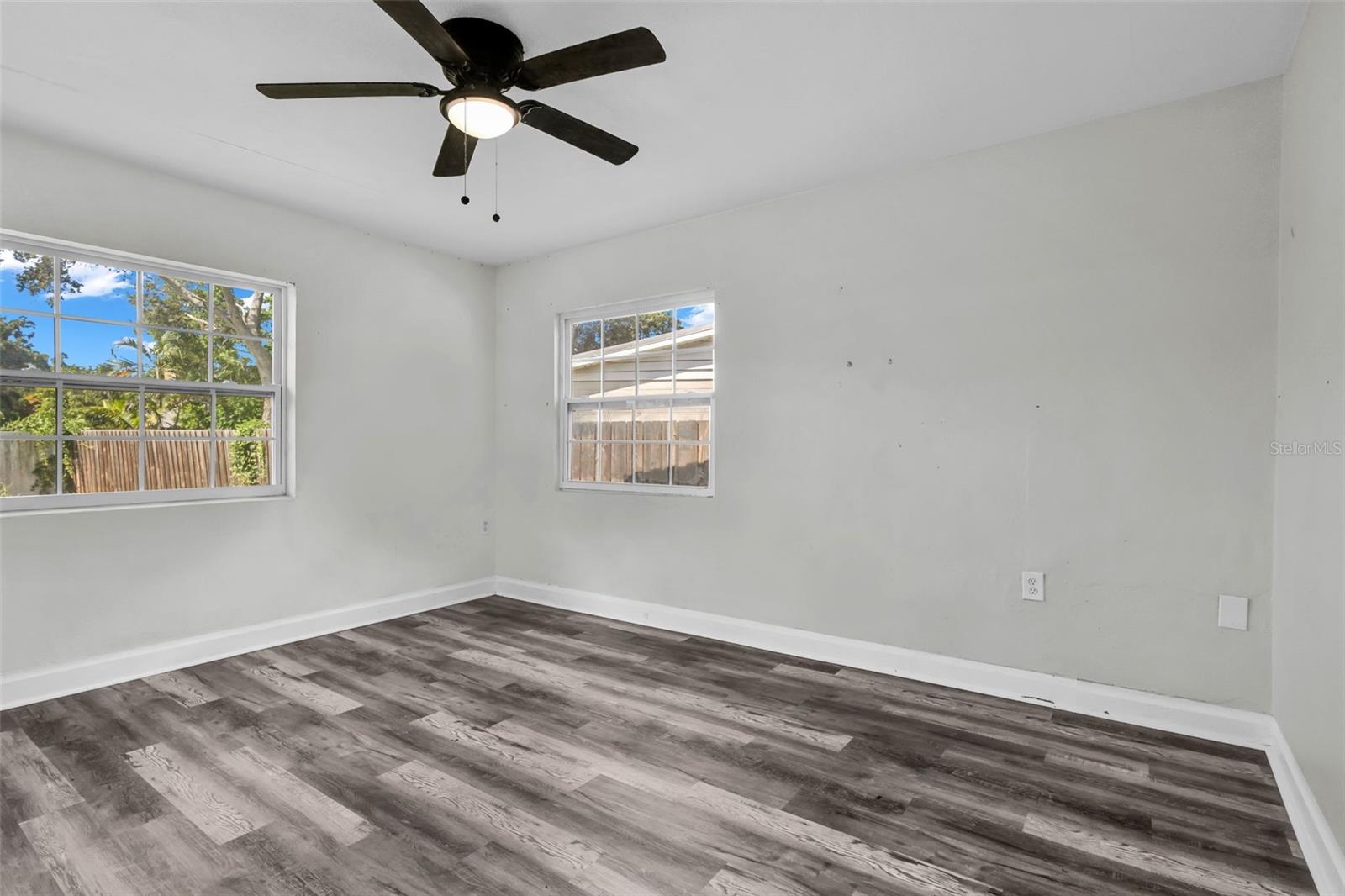 246 MAGELLAN DR — photo 27