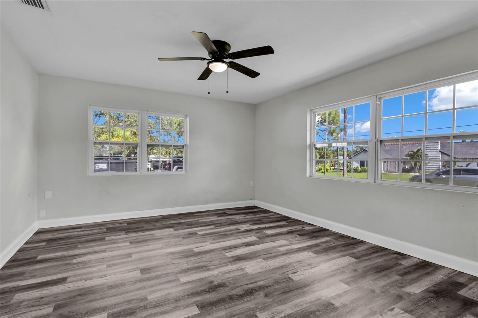 246 MAGELLAN DR — photo 25