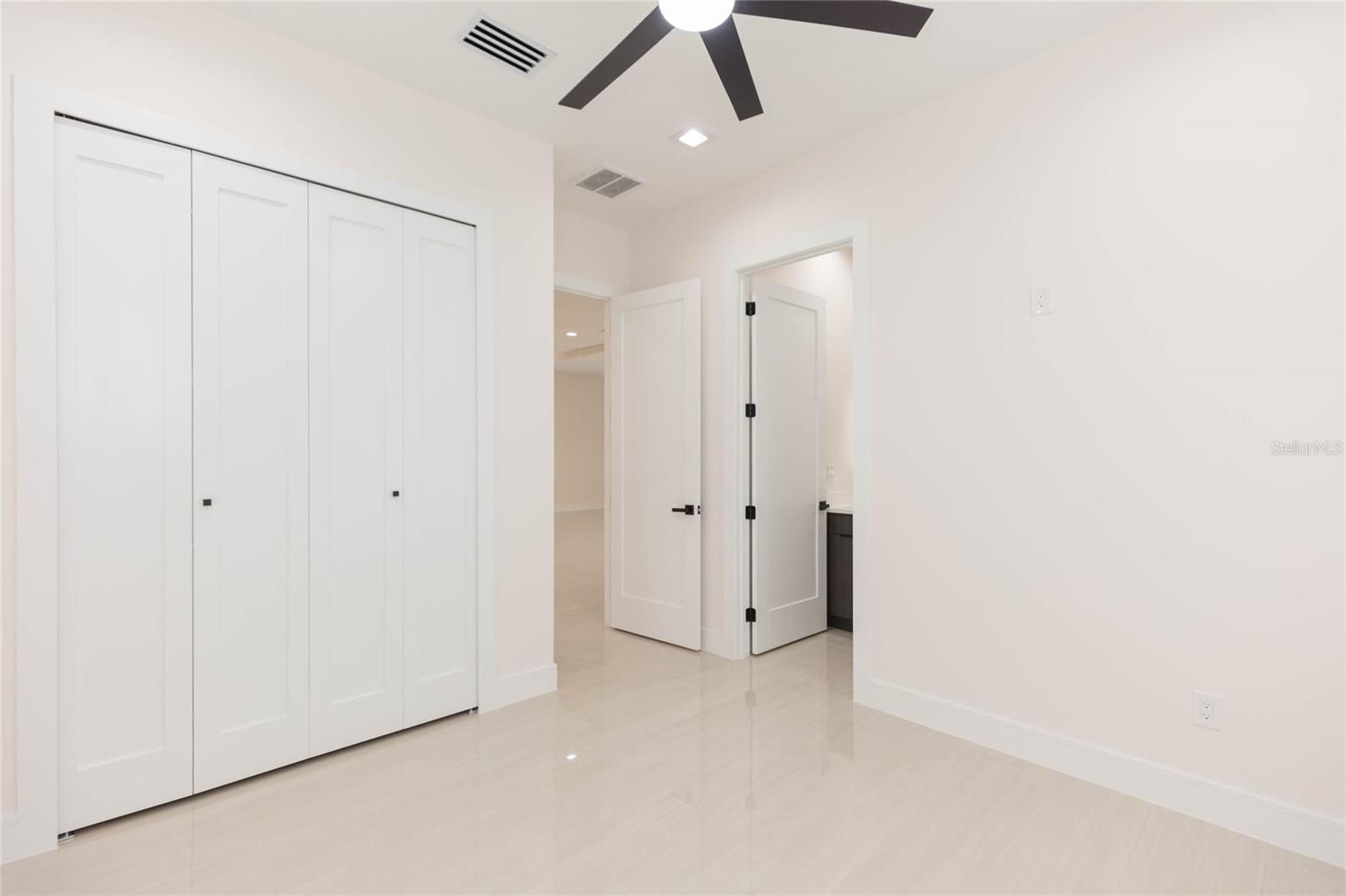 7205 N LOIS AVE — photo 28
