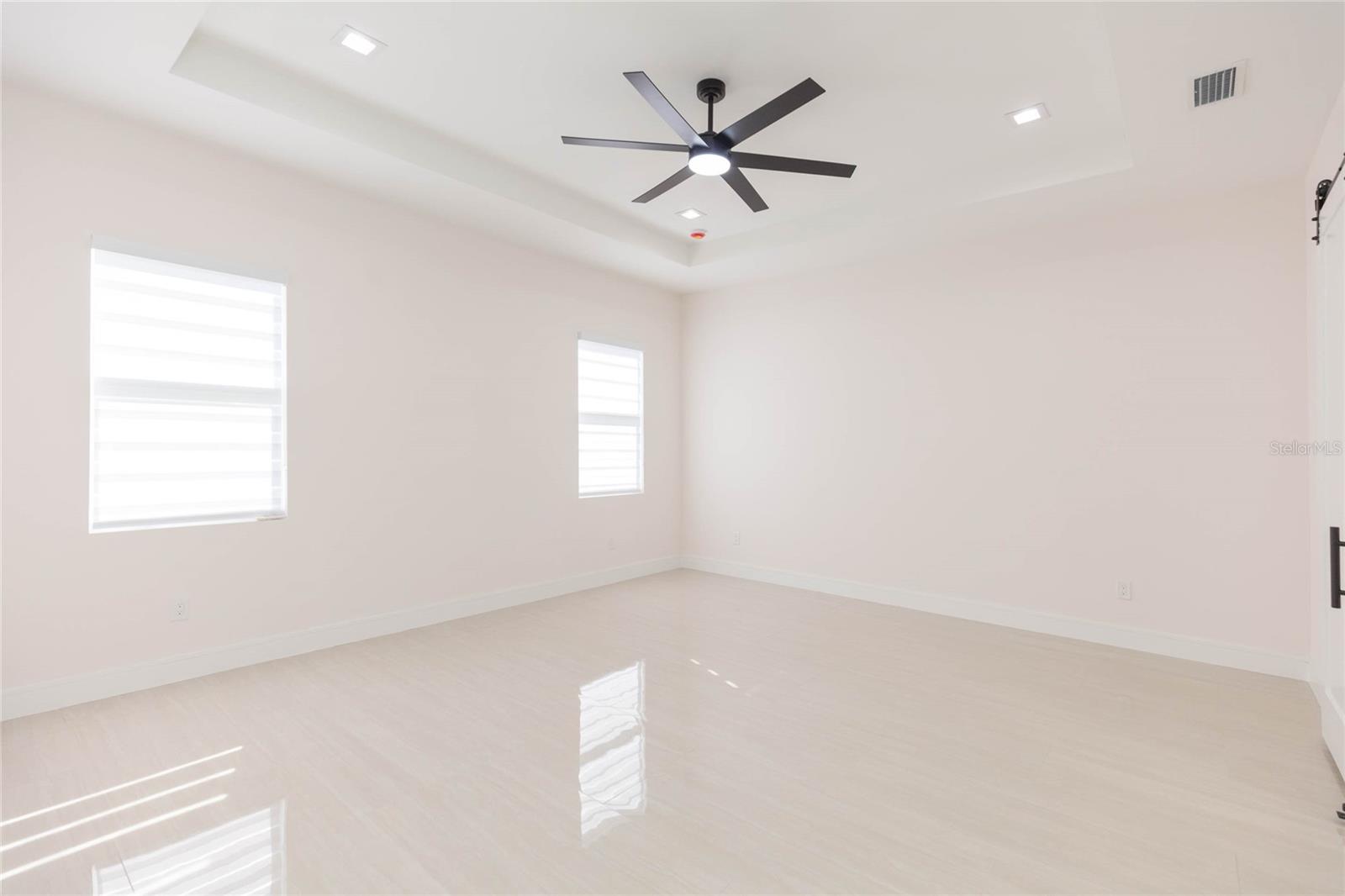 7205 N LOIS AVE — photo 32