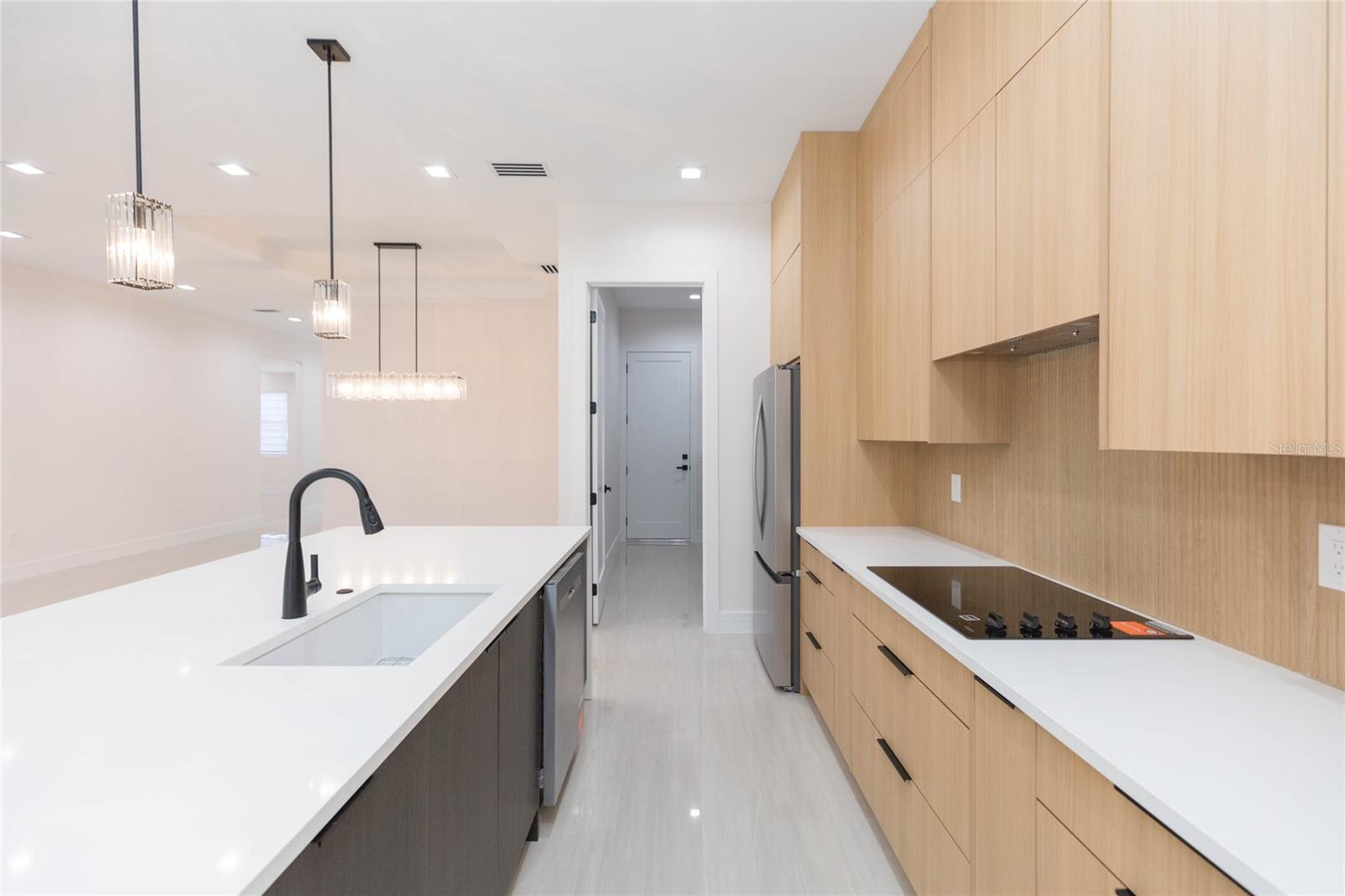 7205 N LOIS AVE — photo 13