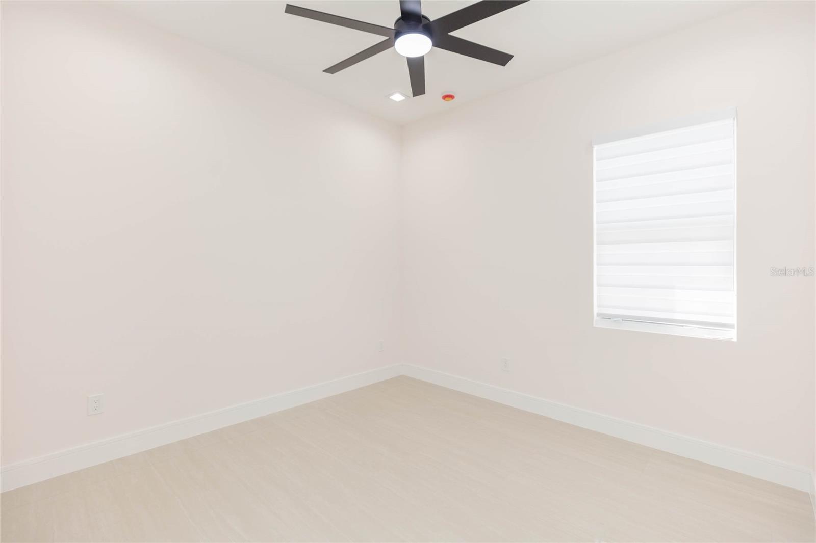 7205 N LOIS AVE — photo 25