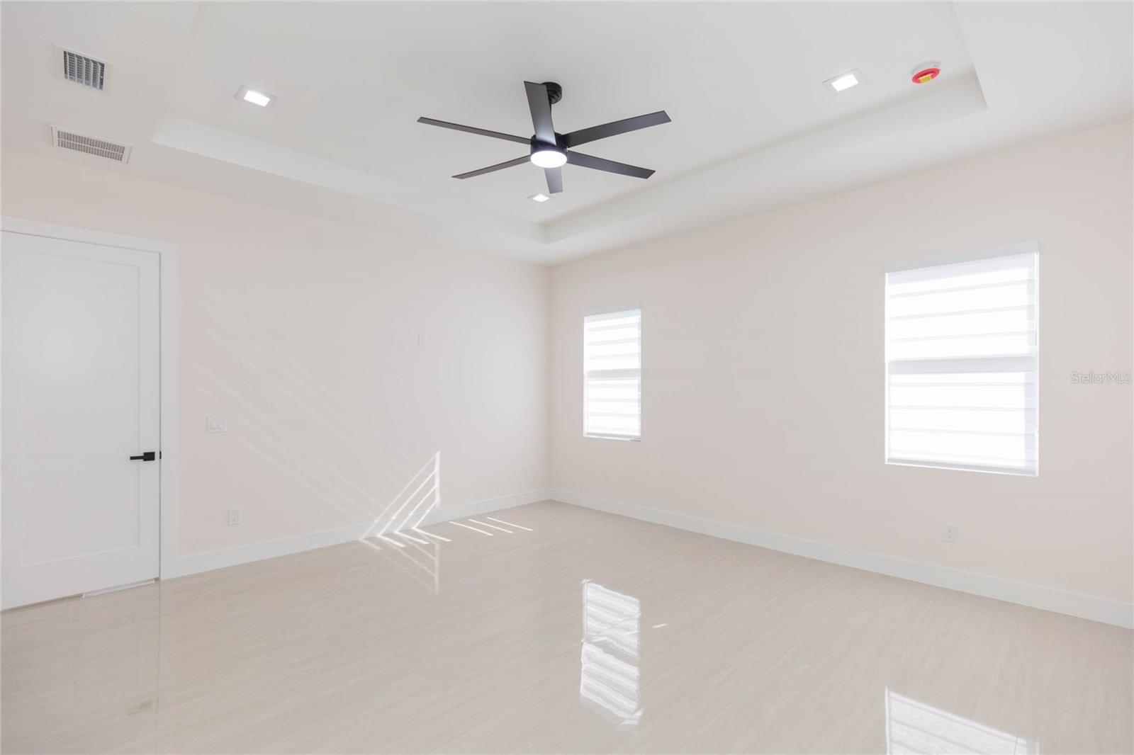 7205 N LOIS AVE — photo 35