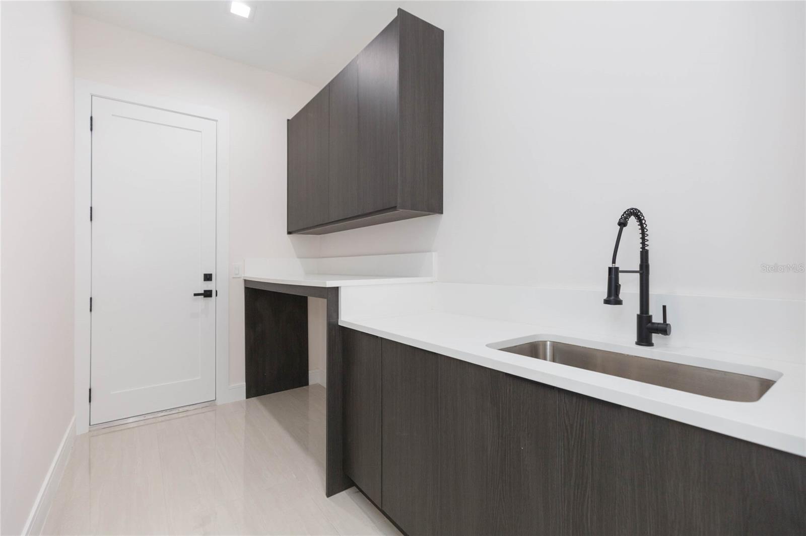 7205 N LOIS AVE — photo 46