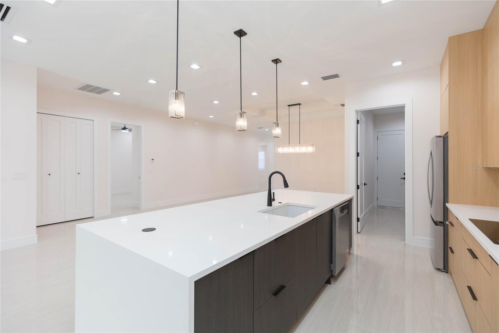 7205 N LOIS AVE — photo 14