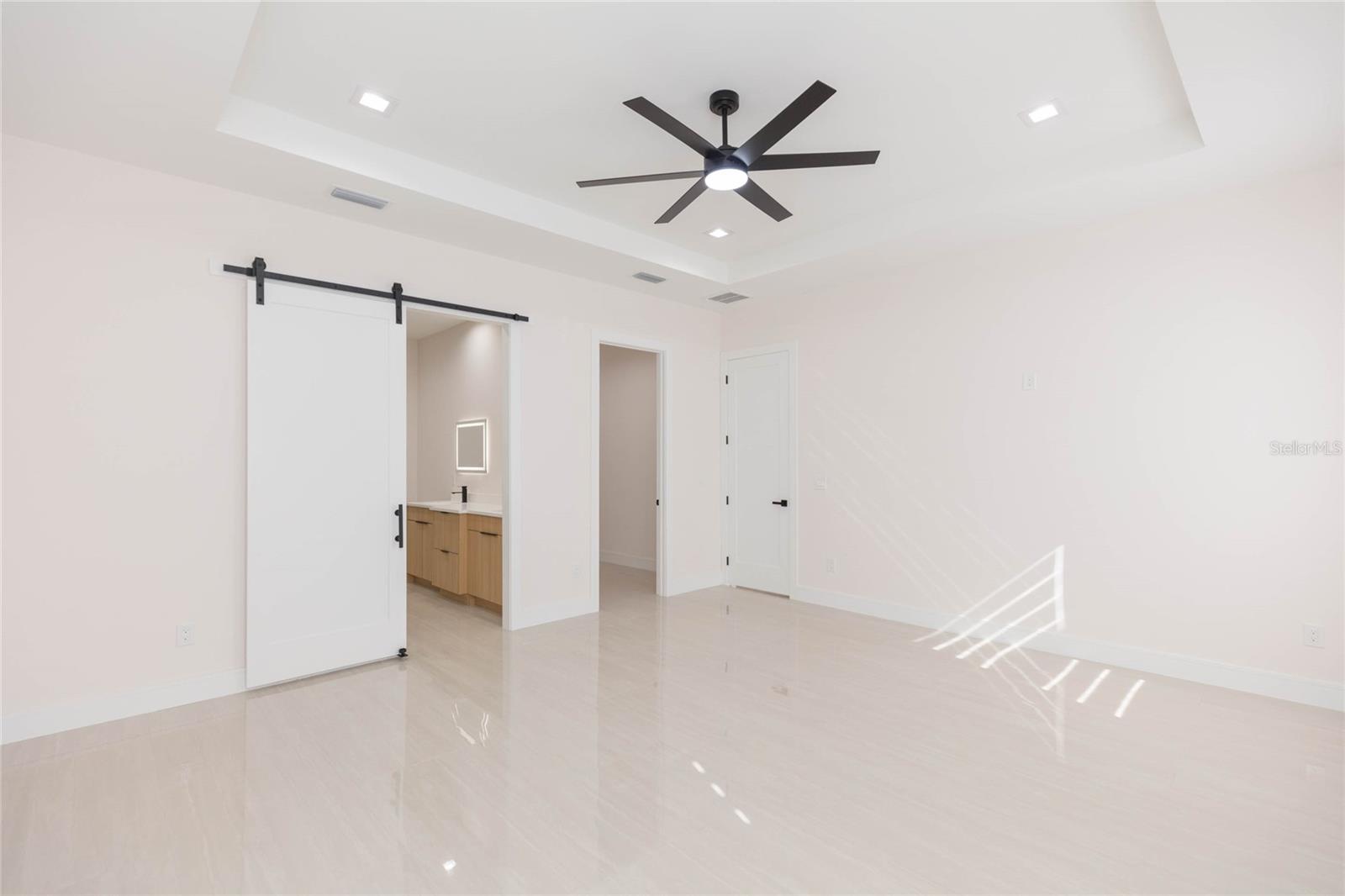 7205 N LOIS AVE — photo 34