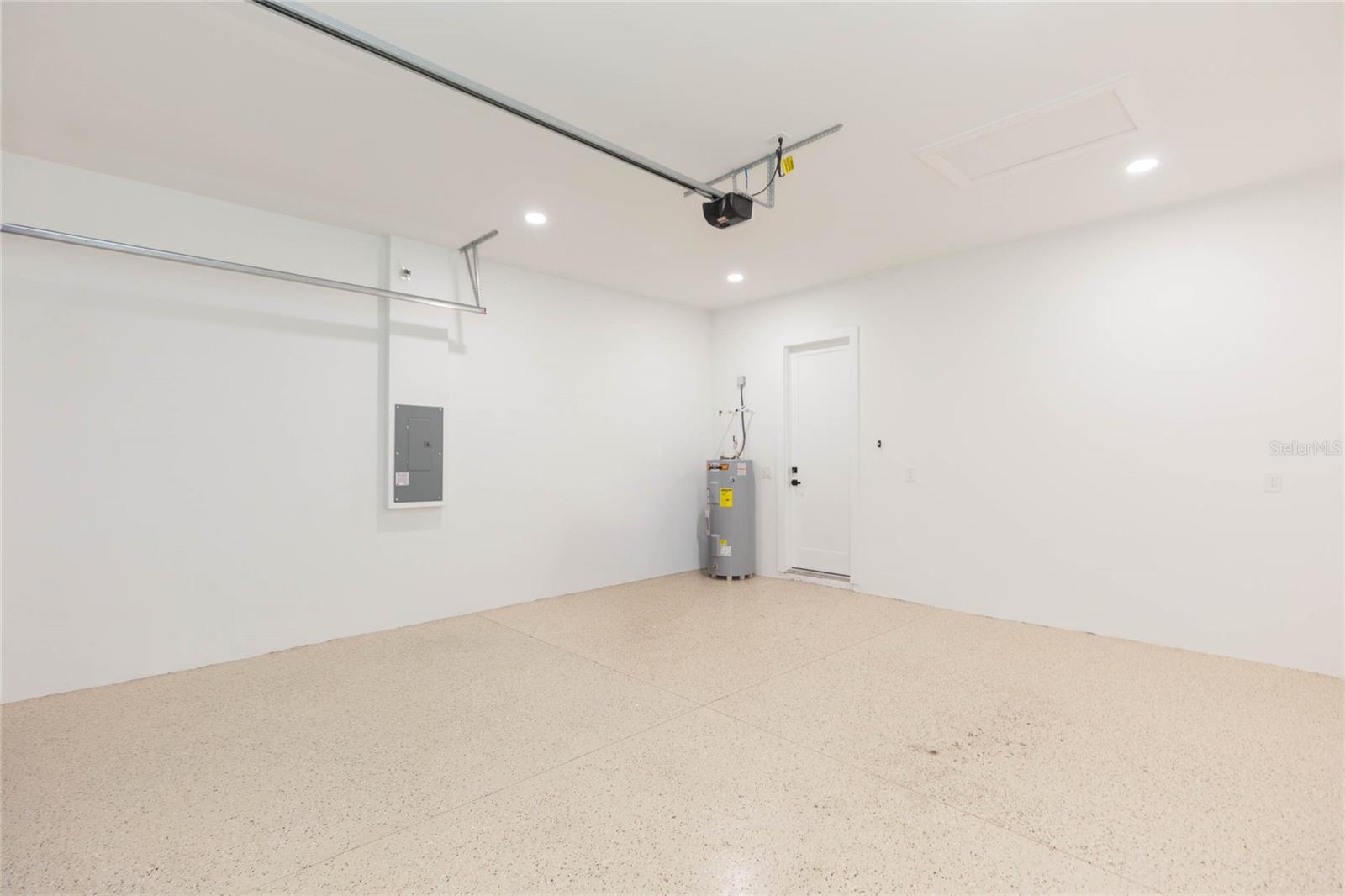 7205 N LOIS AVE — photo 48