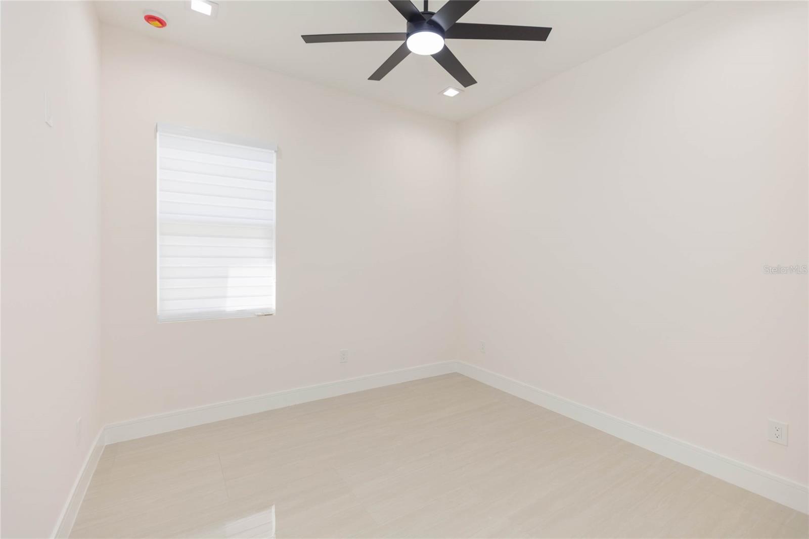 7205 N LOIS AVE — photo 27