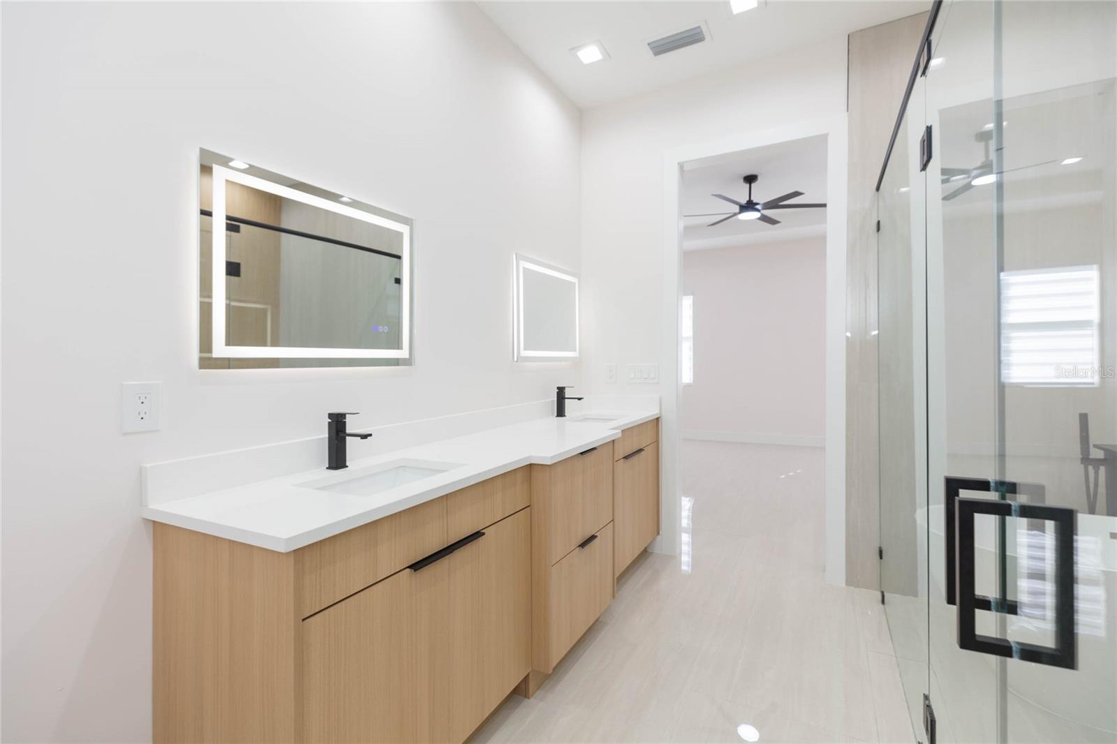 7205 N LOIS AVE — photo 42