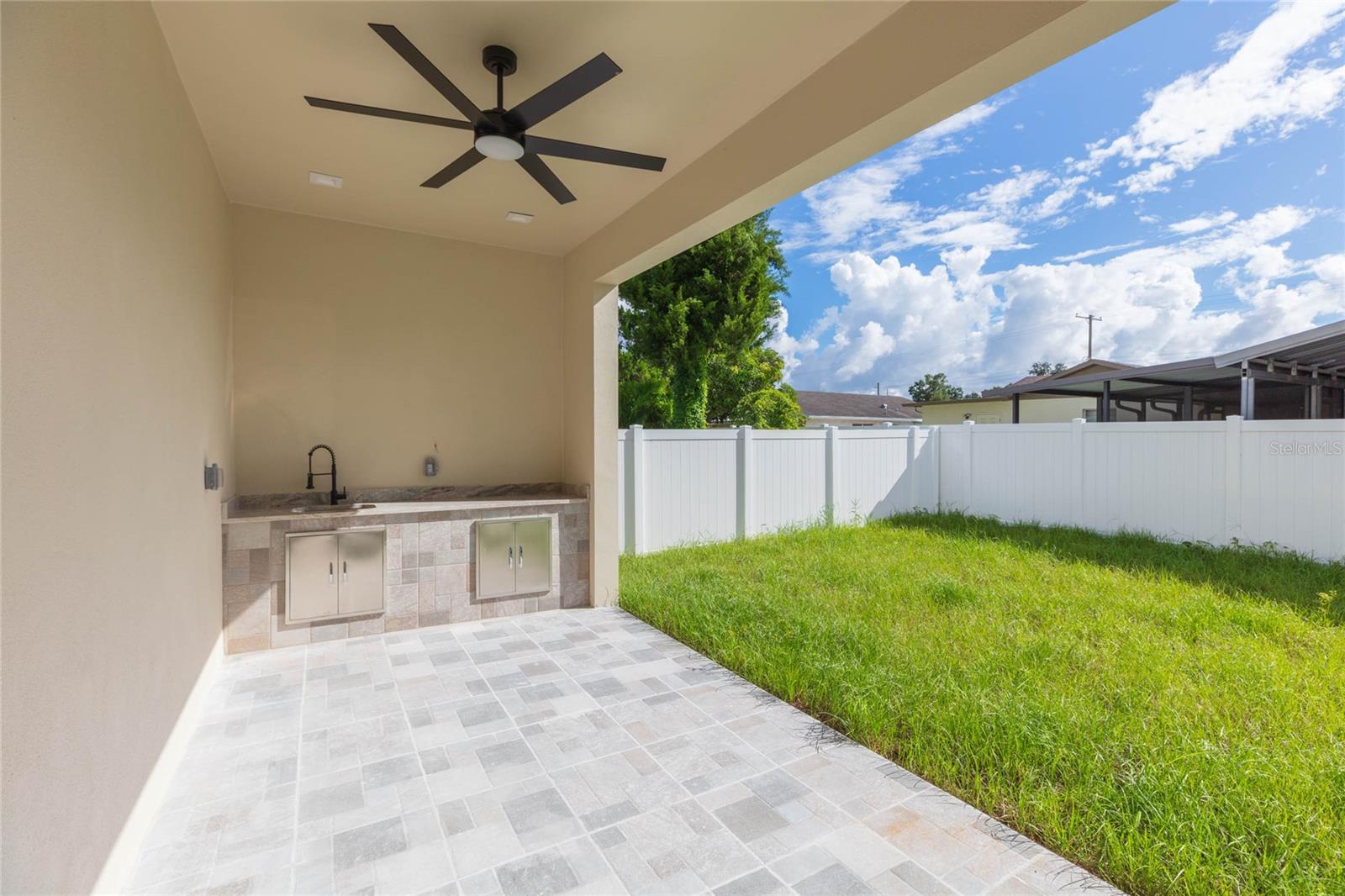 7205 N LOIS AVE — photo 49