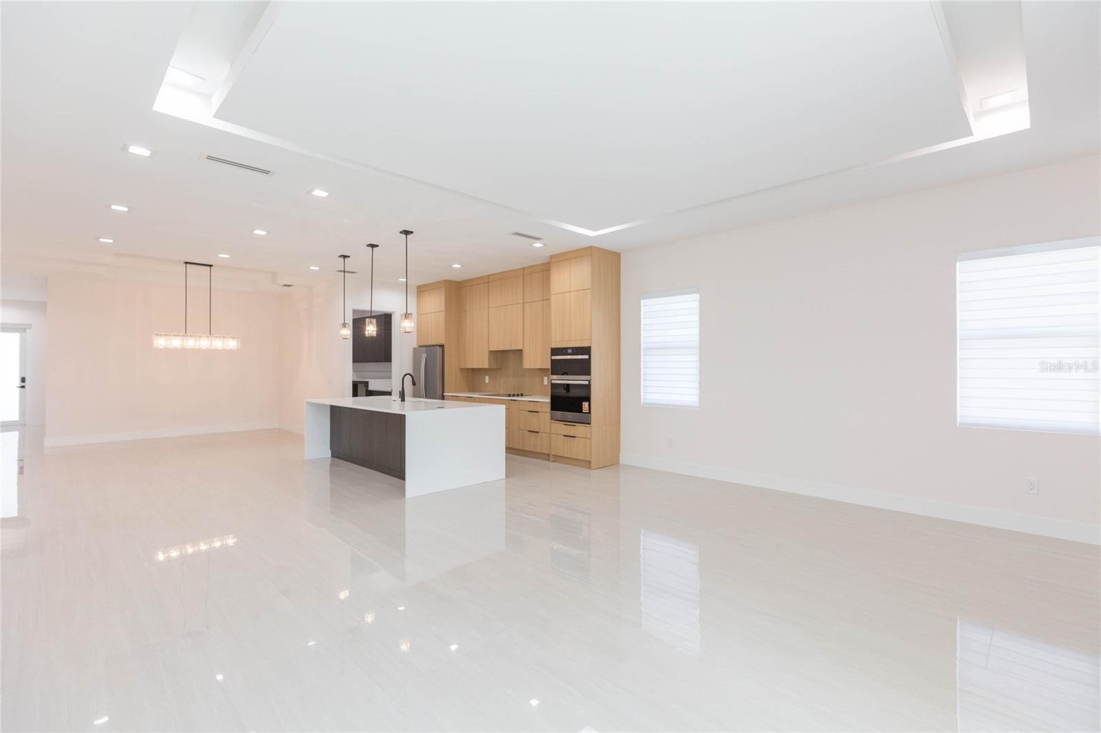 7205 N LOIS AVE — photo 17