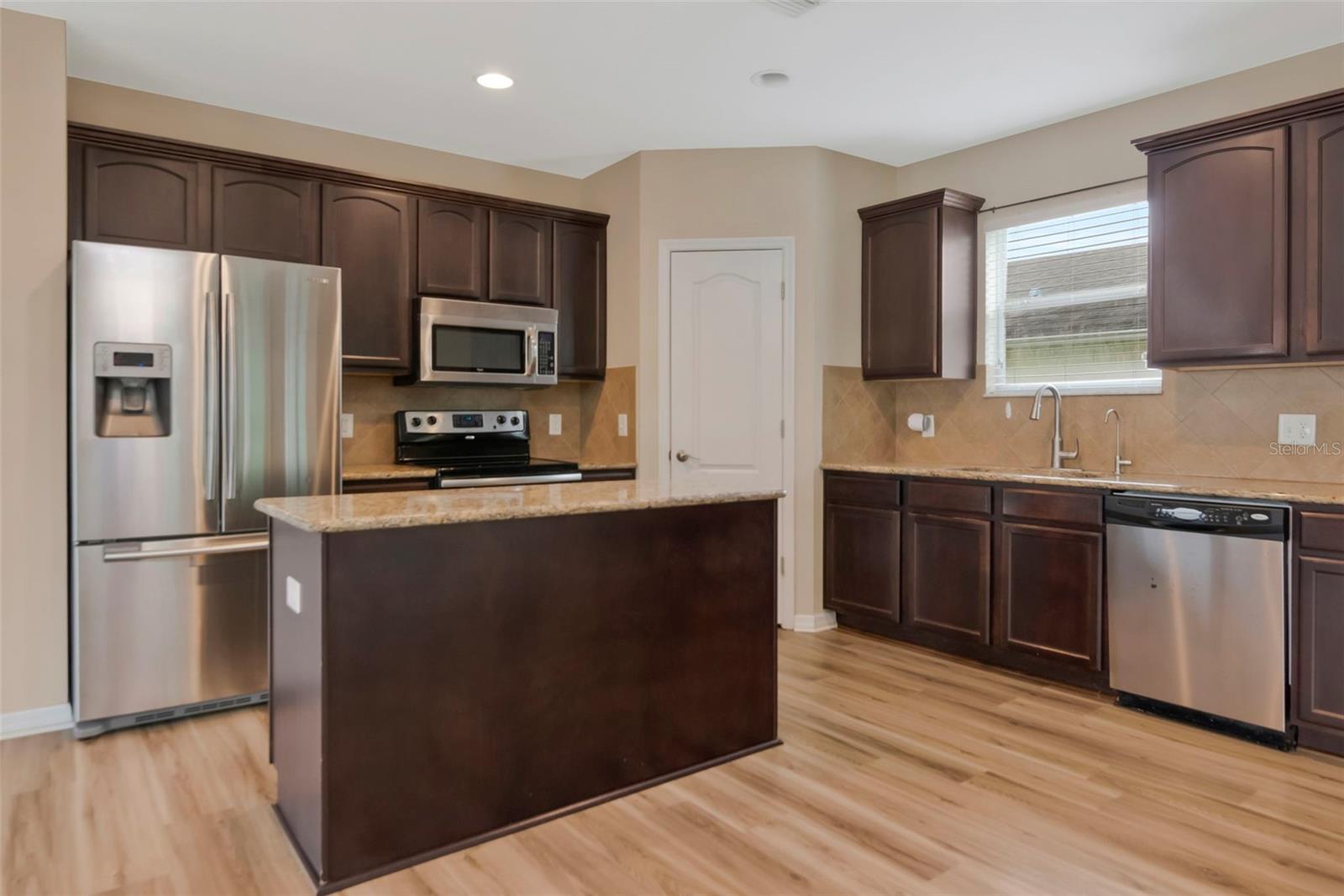 4250 WARWICK HILLS DR — photo 16