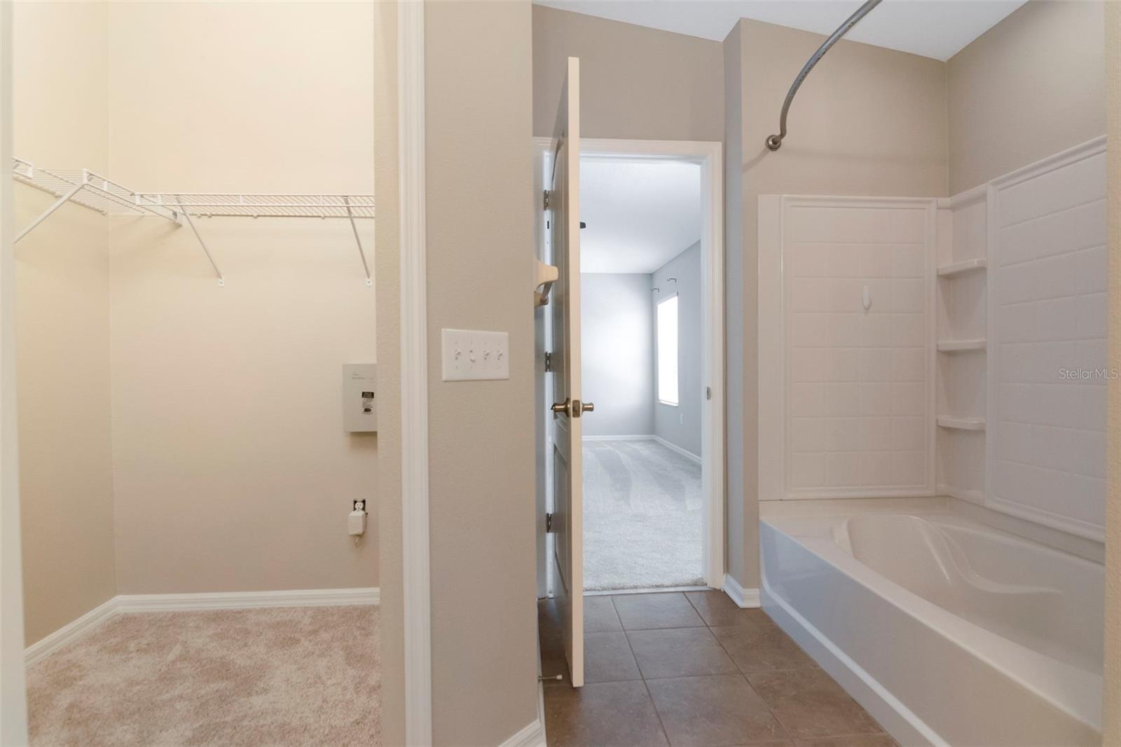 4250 WARWICK HILLS DR — photo 25