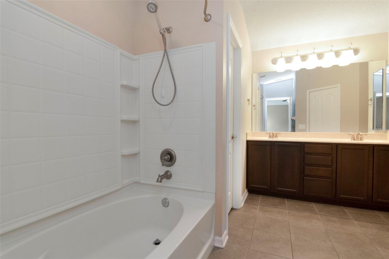 4250 WARWICK HILLS DR — photo 23