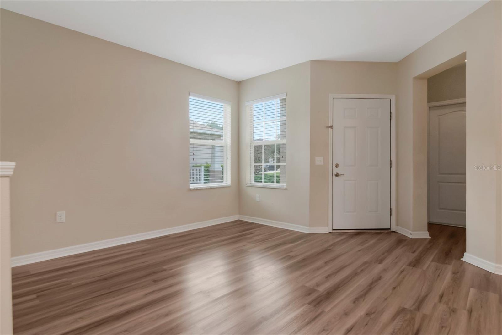 4250 WARWICK HILLS DR — photo 6