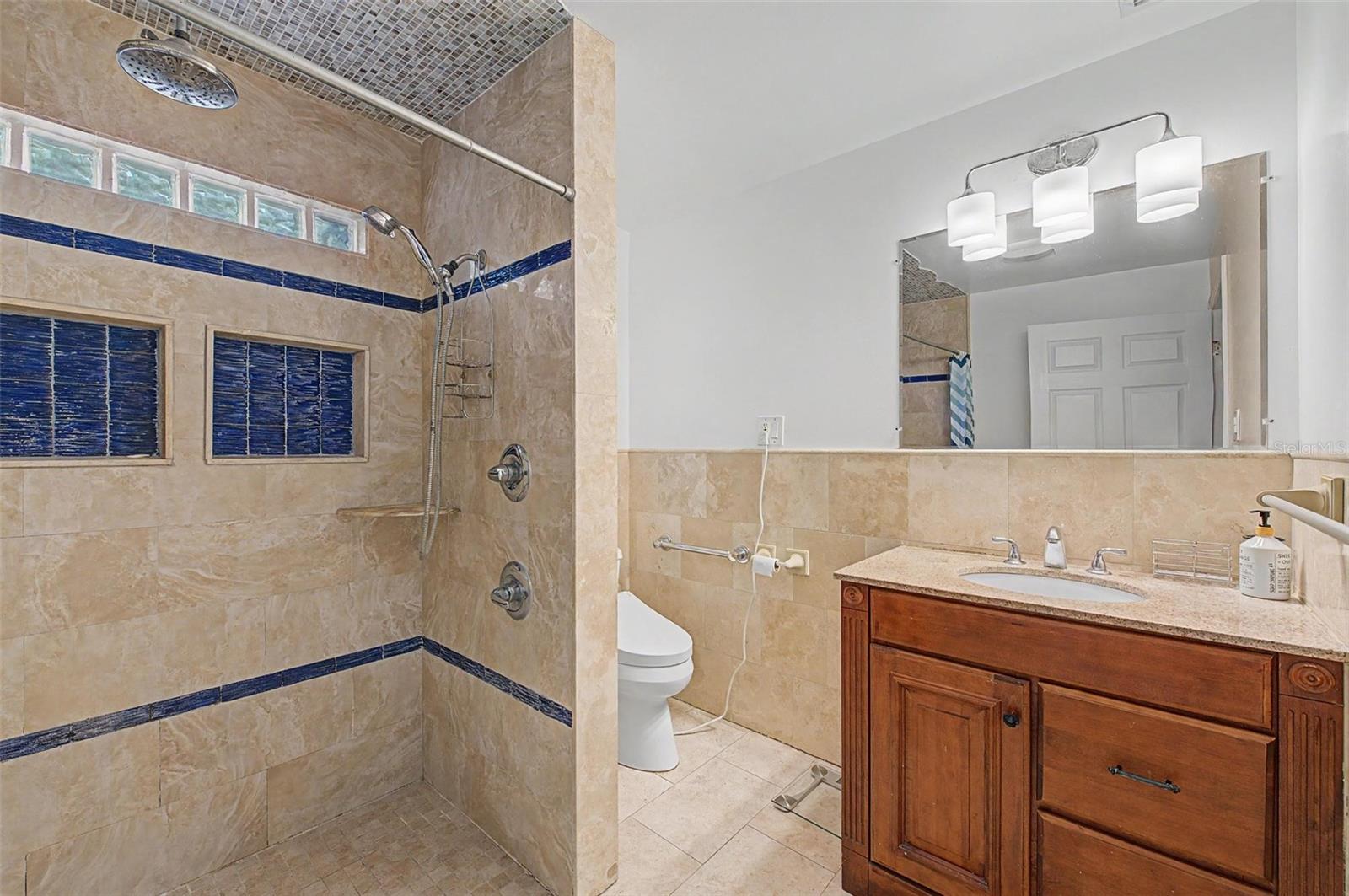 1106 W HIAWATHA ST — photo 17