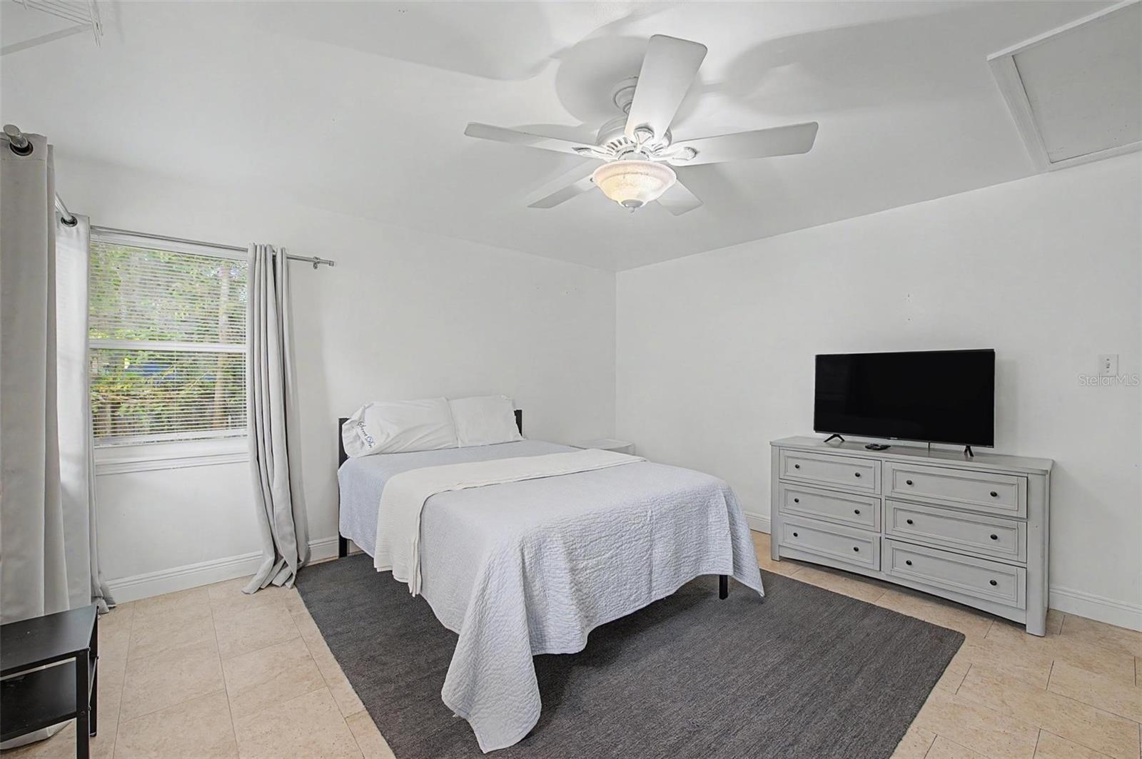 1106 W HIAWATHA ST — photo 15