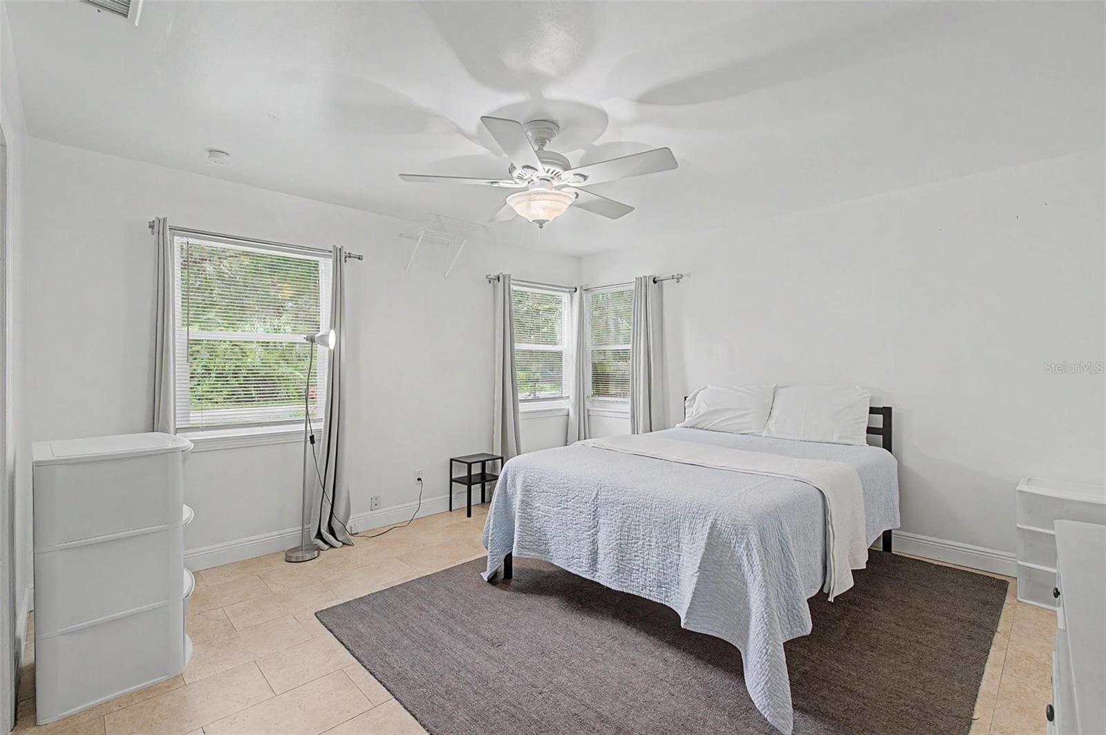 1106 W HIAWATHA ST — photo 14