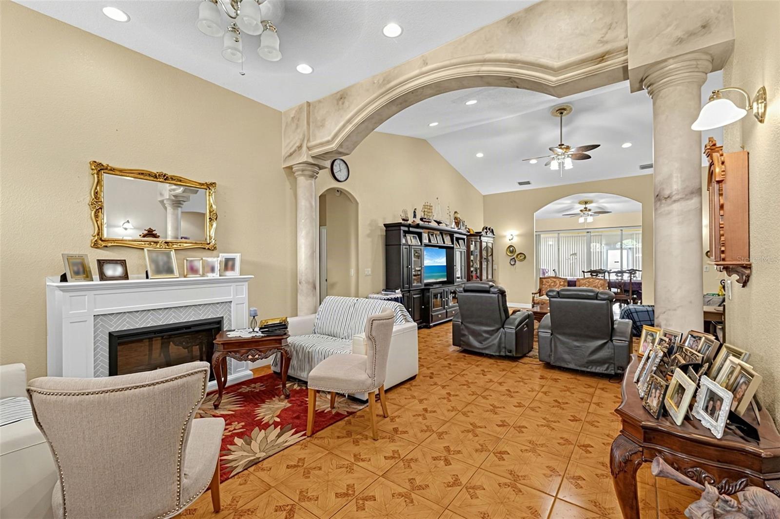 102 BAYAMO DR — photo 11