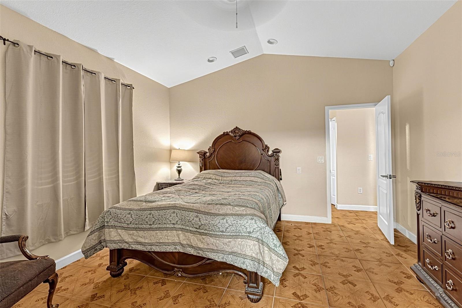 102 BAYAMO DR — photo 16