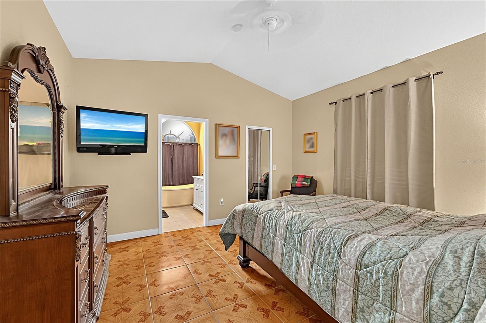 102 BAYAMO DR — photo 17