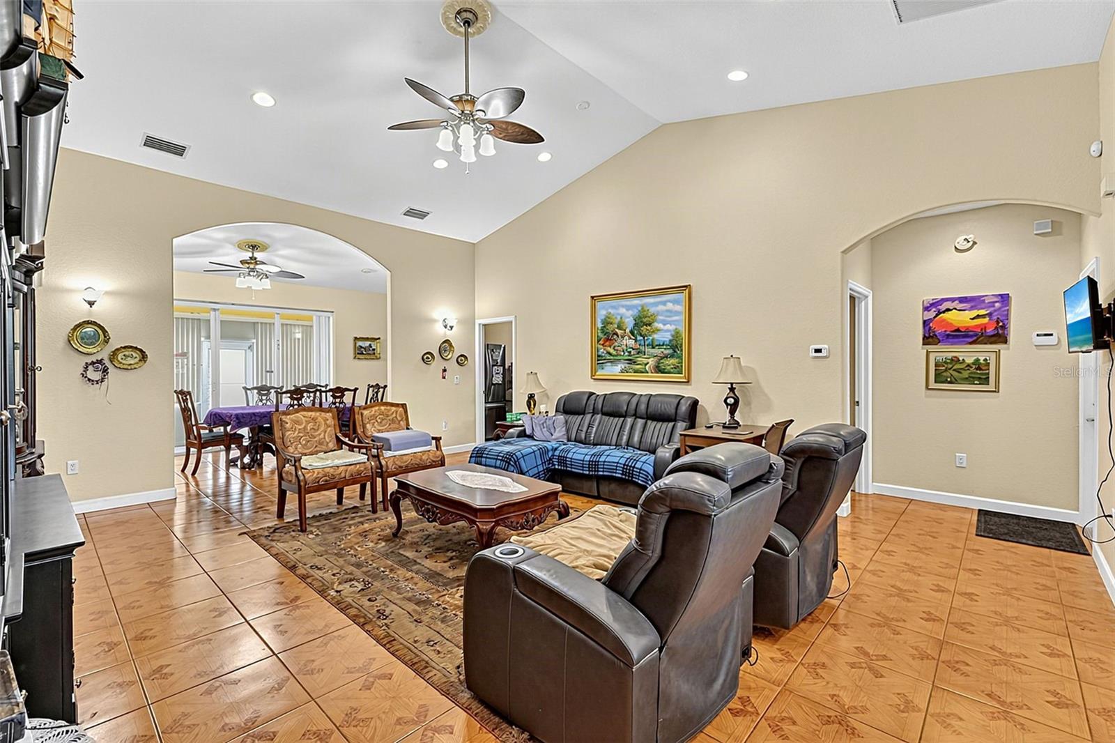 102 BAYAMO DR — photo 12