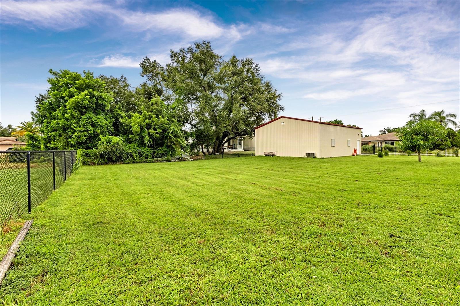 102 BAYAMO DR — photo 37