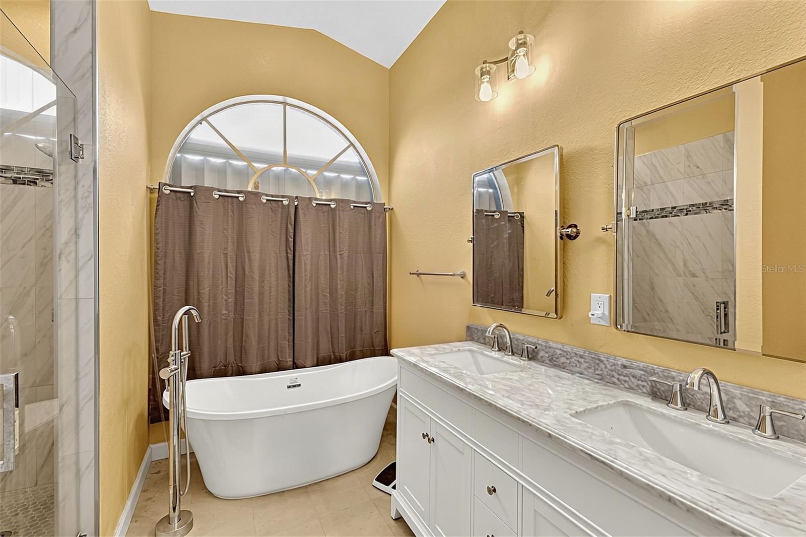 102 BAYAMO DR — photo 18