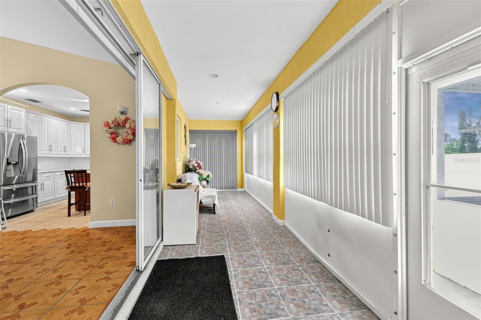 102 BAYAMO DR — photo 31