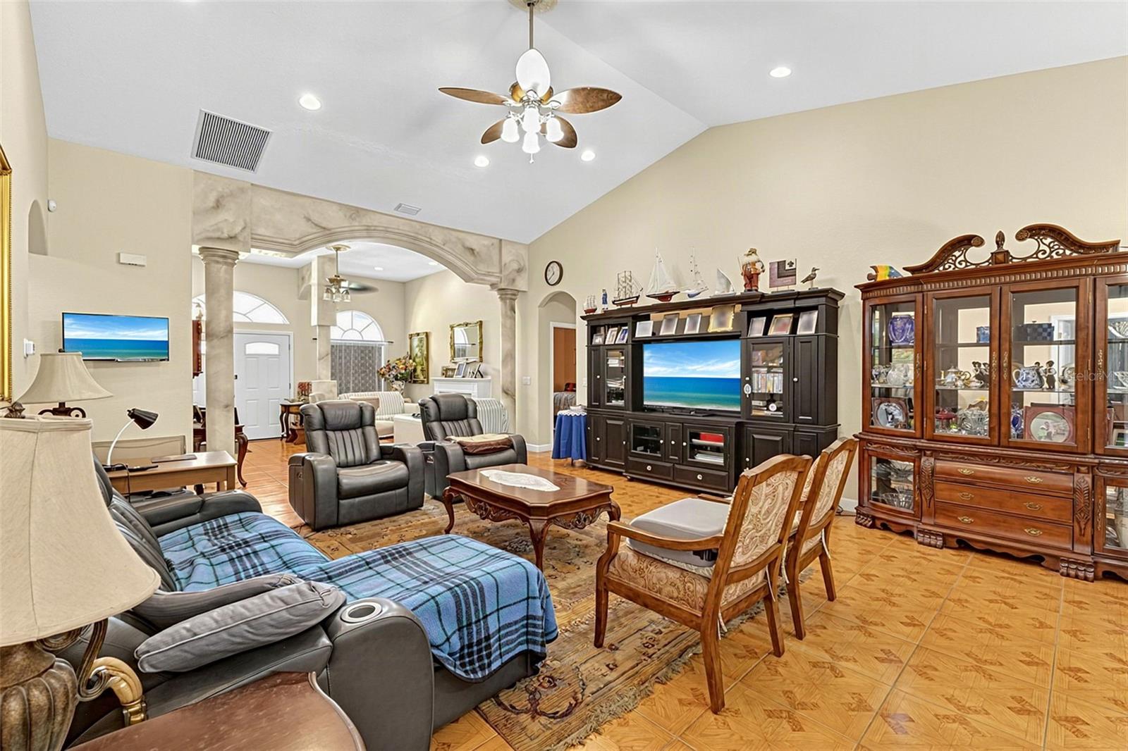 102 BAYAMO DR — photo 13