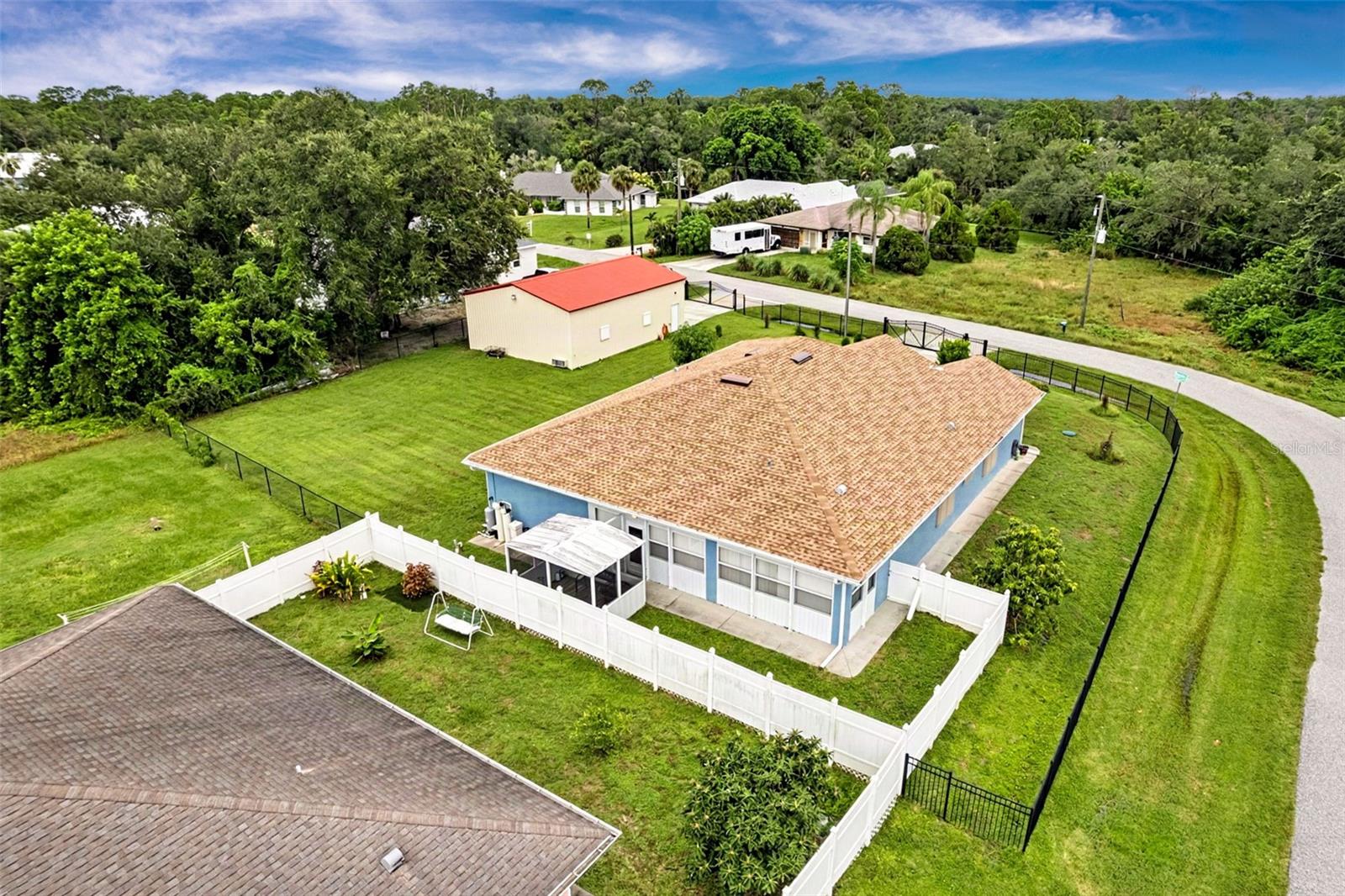 102 BAYAMO DR — photo 35