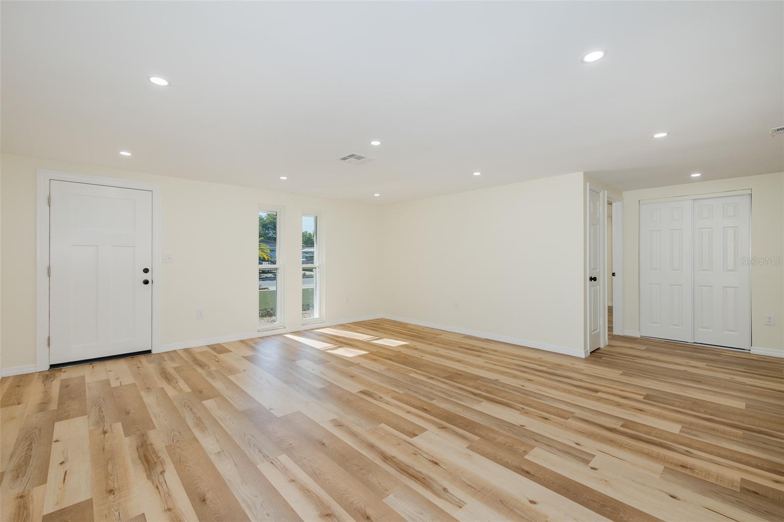 11611 NEWELL DR — photo 23