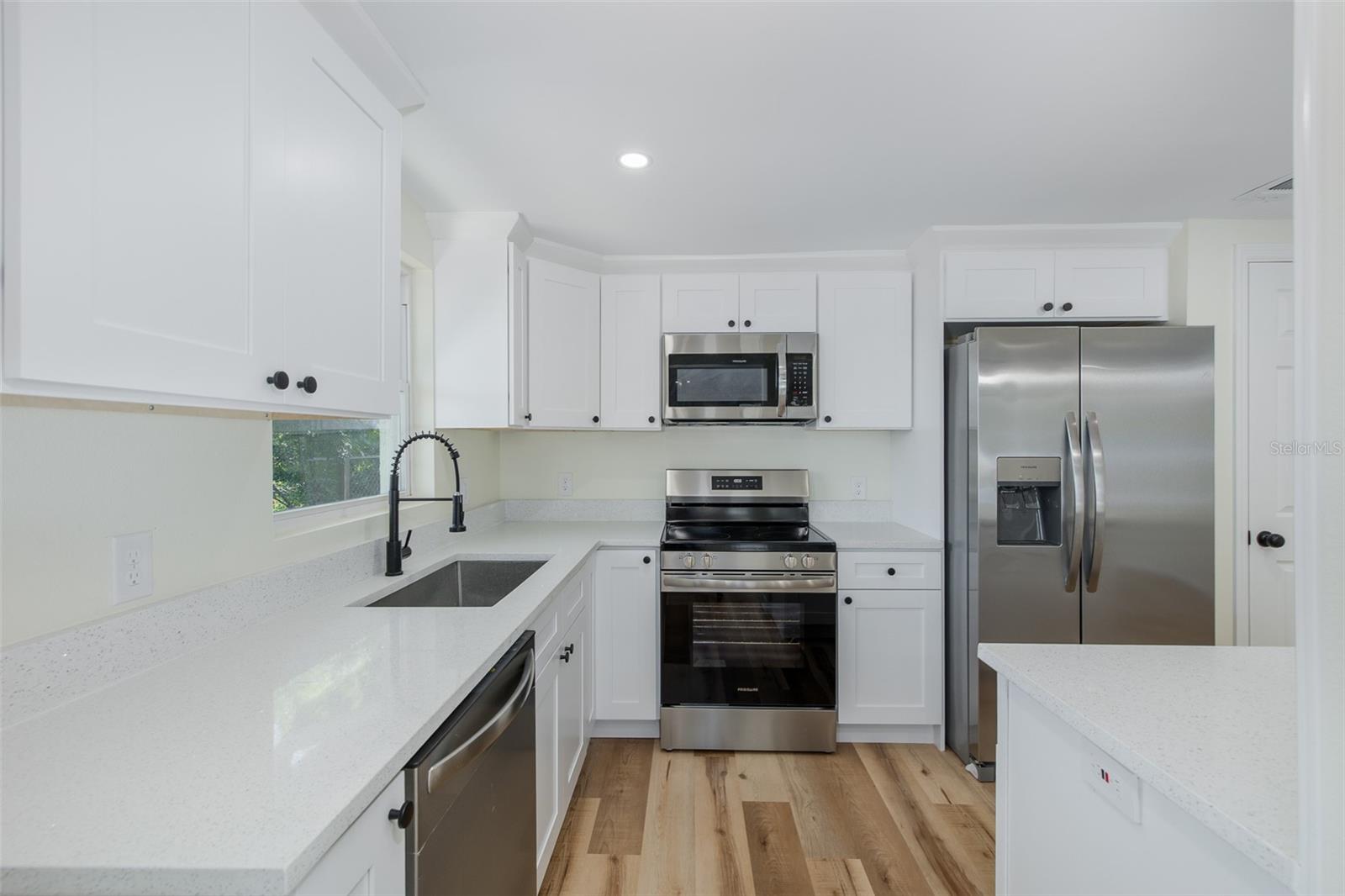11611 NEWELL DR — photo 30