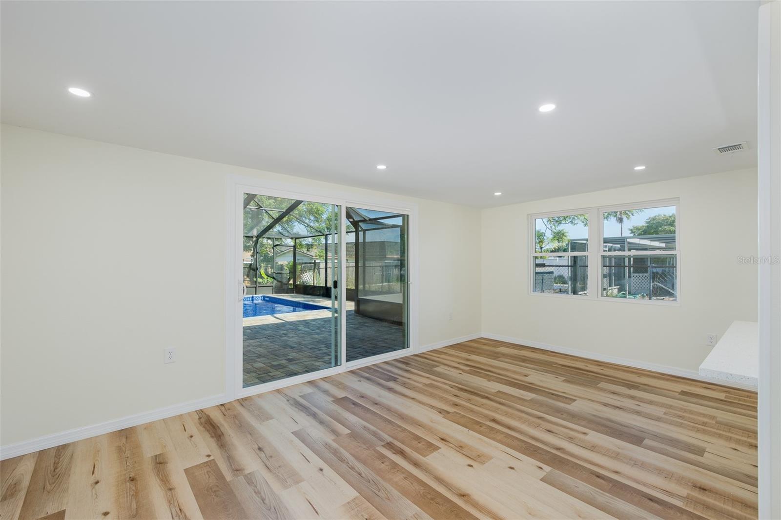 11611 NEWELL DR — photo 33